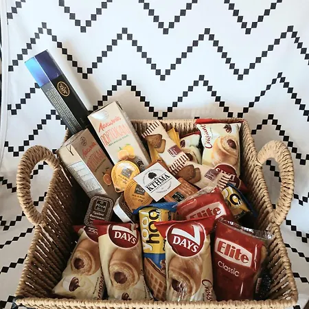 Avgerinos ηome Breakfast Basket Complimentary * Αμφίκλεια